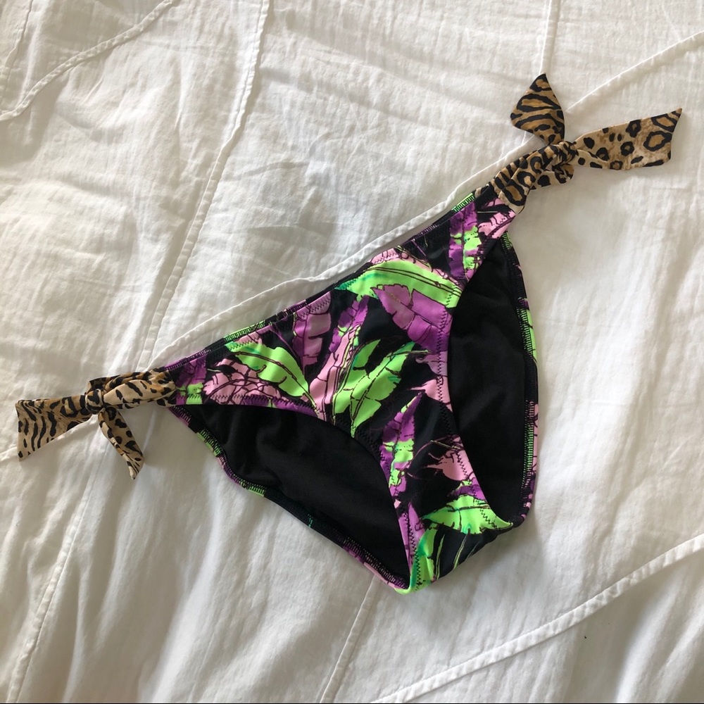 VICTORIA’S SECRET Bikini Bottoms